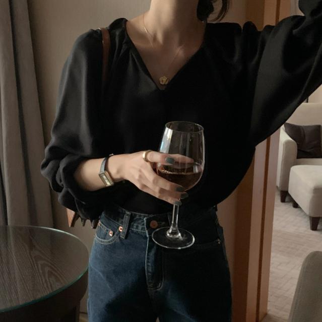 슬로우비 아르 브이넥 블라우스 (3color)