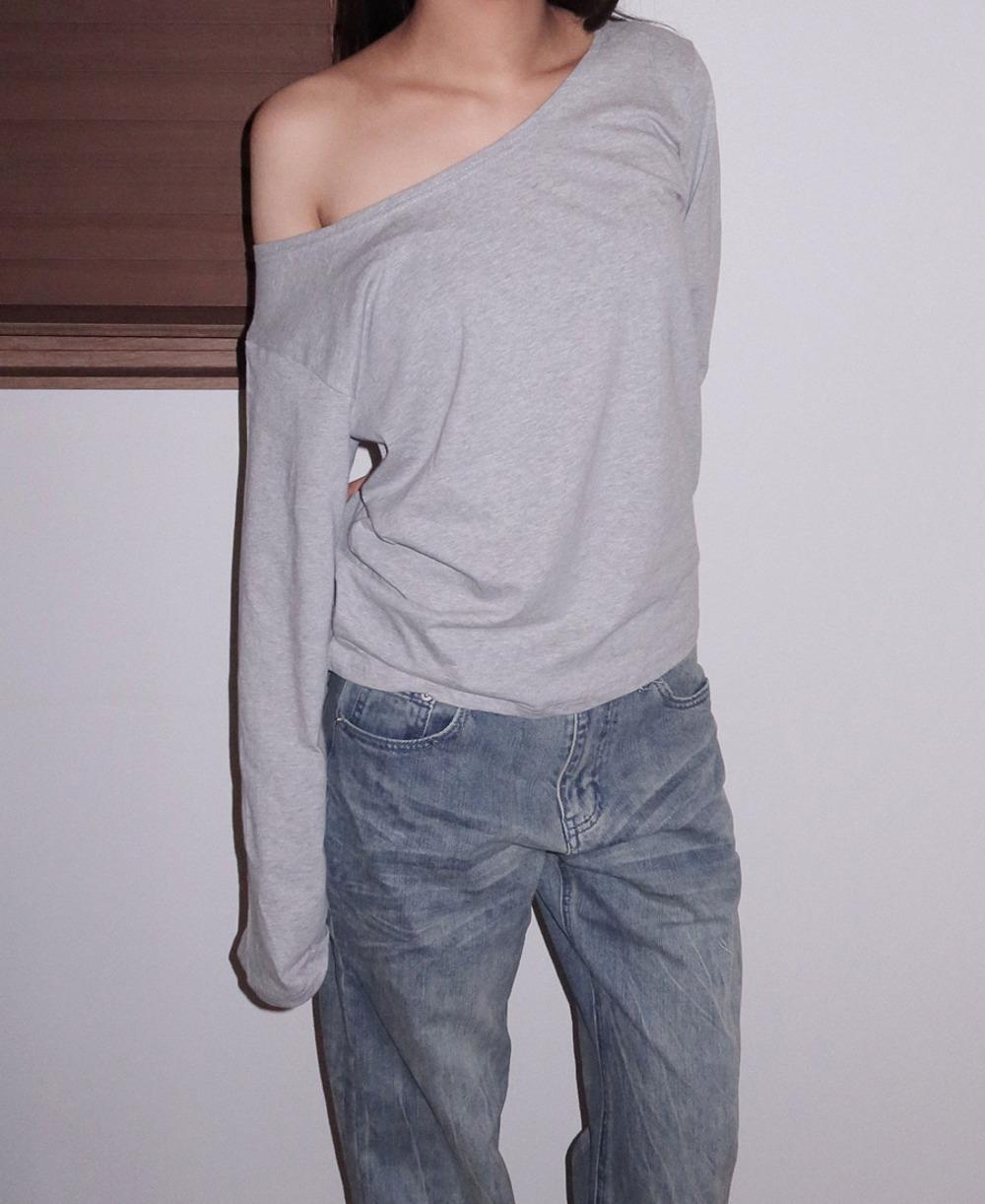 에이미 반오프숄더 긴팔 티셔츠