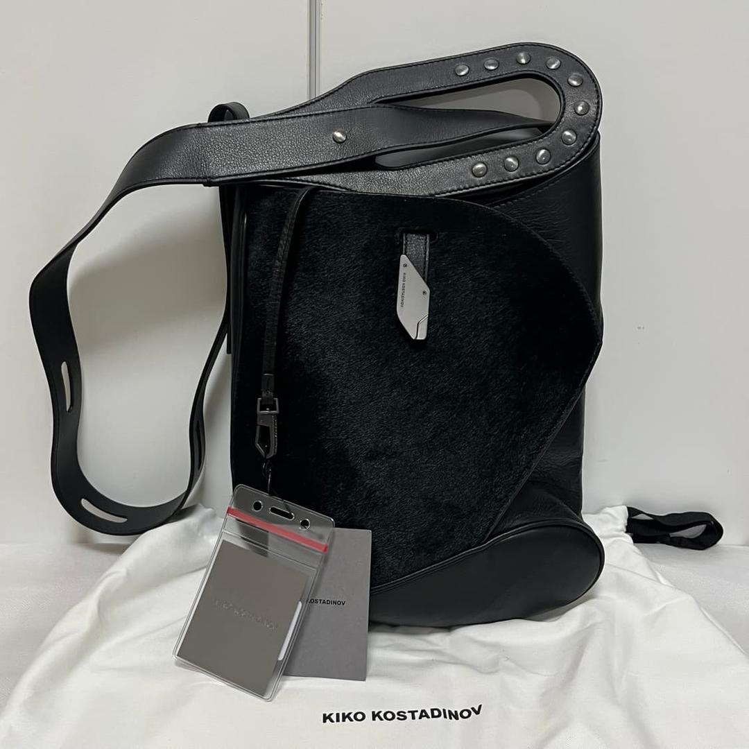 키코 코스타디노브 25fw SLATINA 크로스백/헤어리 블랙 | 후루츠패밀리