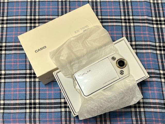 CASIO EXILIM EX-TR15WE