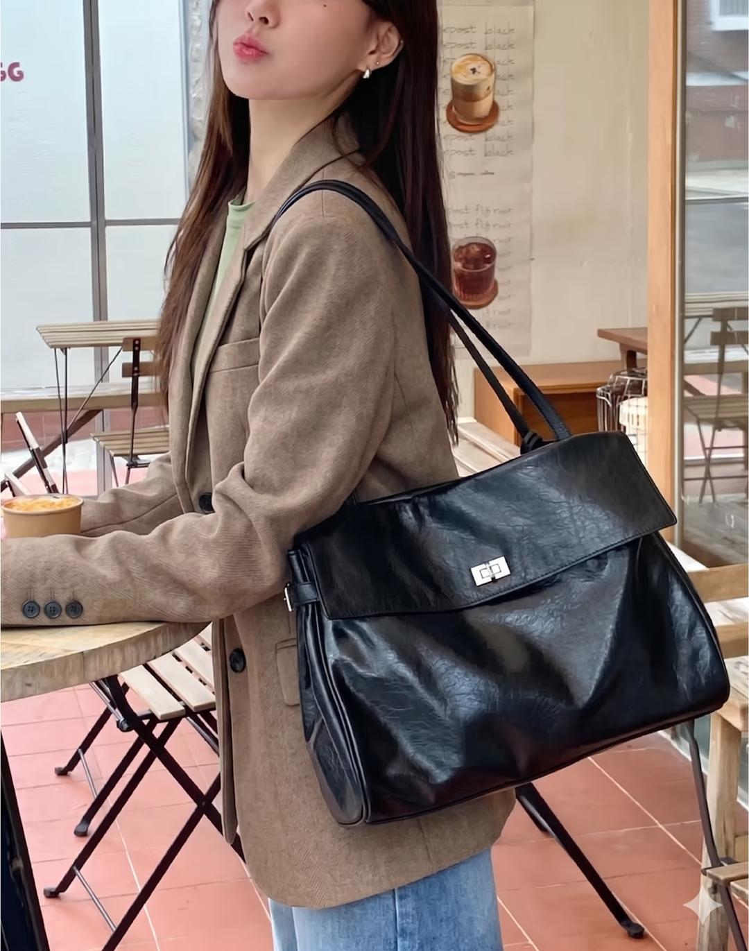 [3차 완판][H-ORA] 오라 커뮤트 블랙 레더 숄더백 L