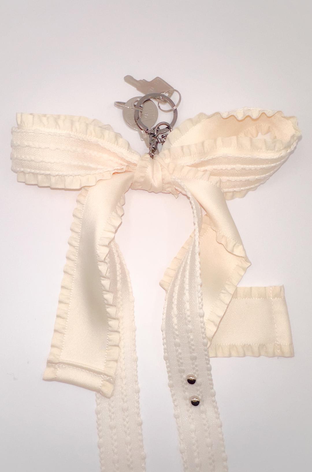 Ribbon lace logo keyring* Cream