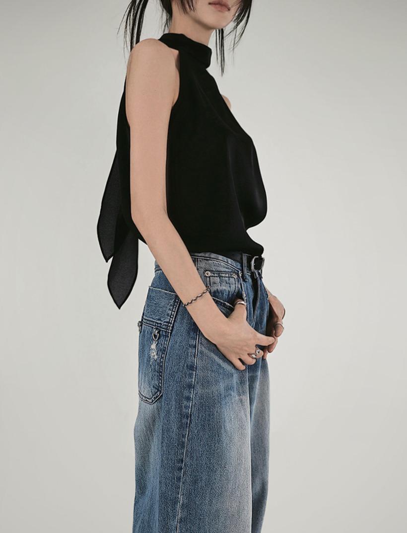 SATIN SCARF LOOSE FIT HALTER NECK SLEEVELESS BLOUSE 샤틴 스카프 루즈핏 홀터넥 나시 블라우스 (2COLORS)
