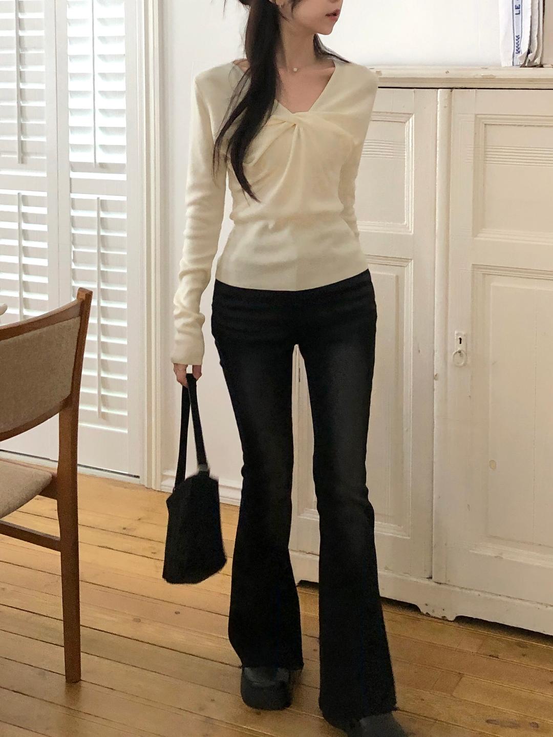 유누아 [봄🌸/1만장돌파/made/에겐룩] 4color 꼬임 브이넥 얇은 니트 티셔츠 스즈네(봄니트,여리니트,이너니트,벚꽃룩,하객룩,데이트룩,출근룩,증명사진)