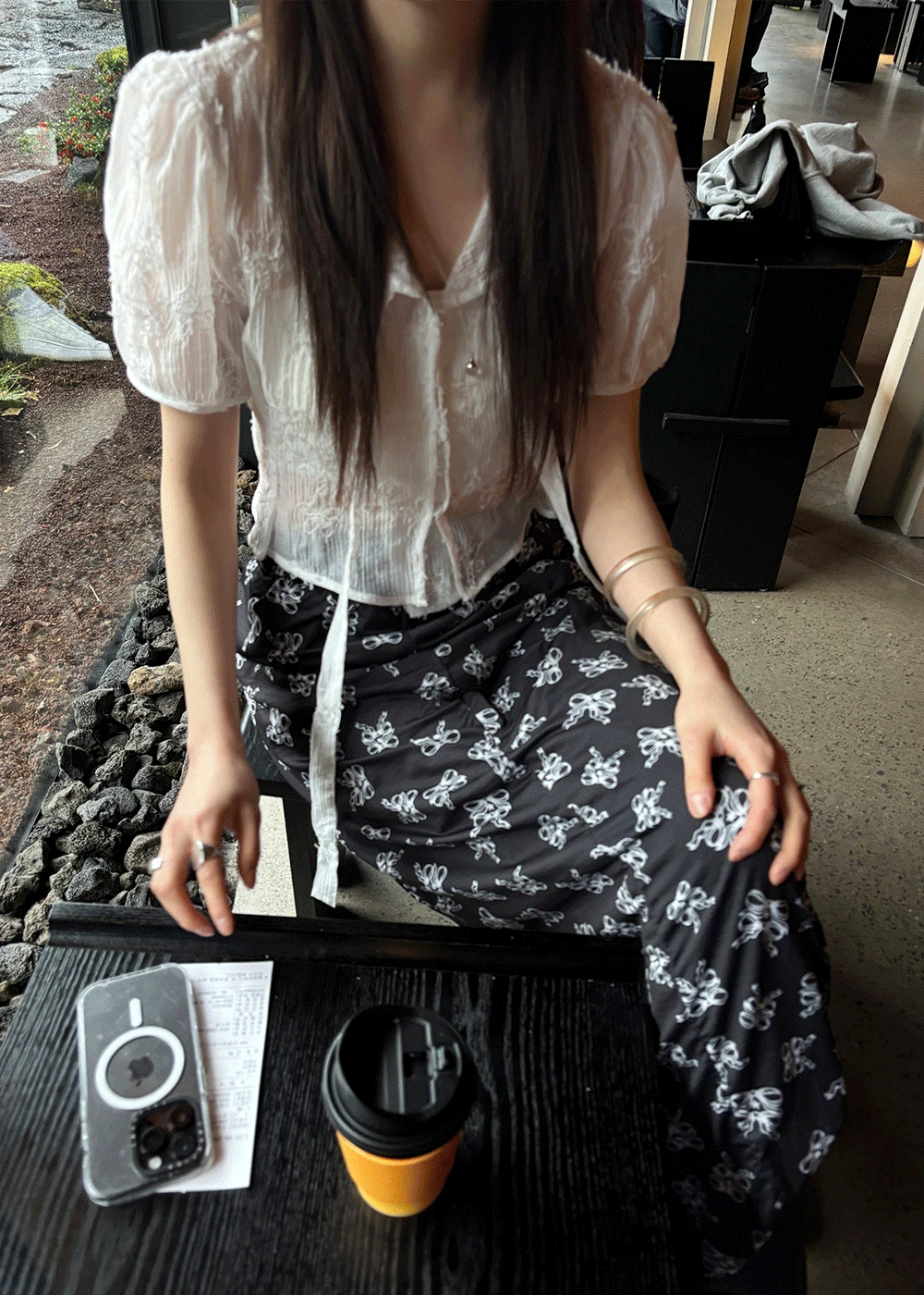 Puff flower tie blouse