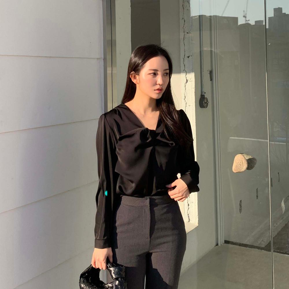 새틴 꼬임 블라우스 (2col)