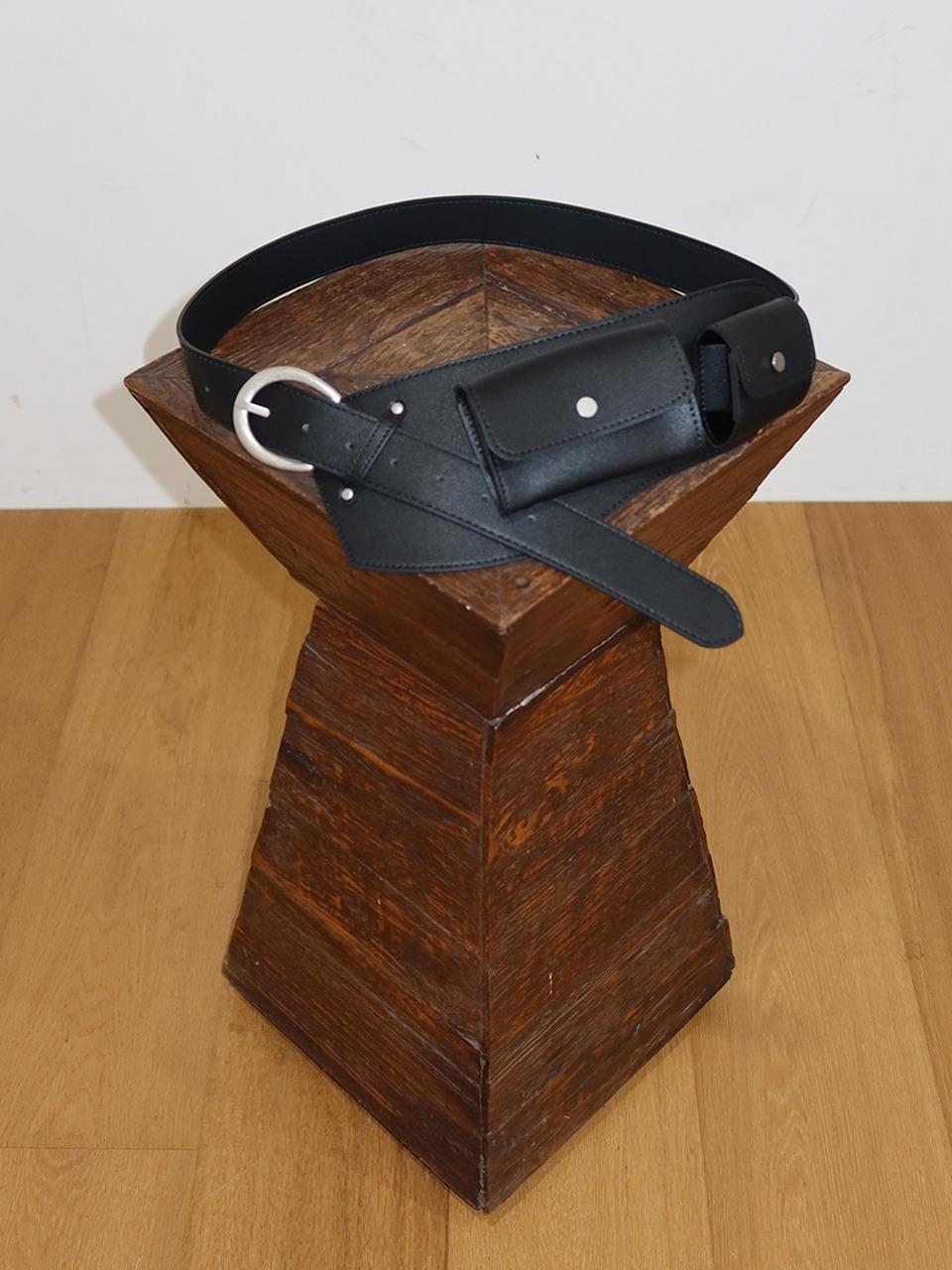 Layered Pocket Belt Bag_Black