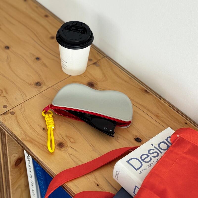 【楽天市場】ストラップ付き シリコン メガネケース カラー ソフトケース【ART OF BLACK】：ART OF BLACK