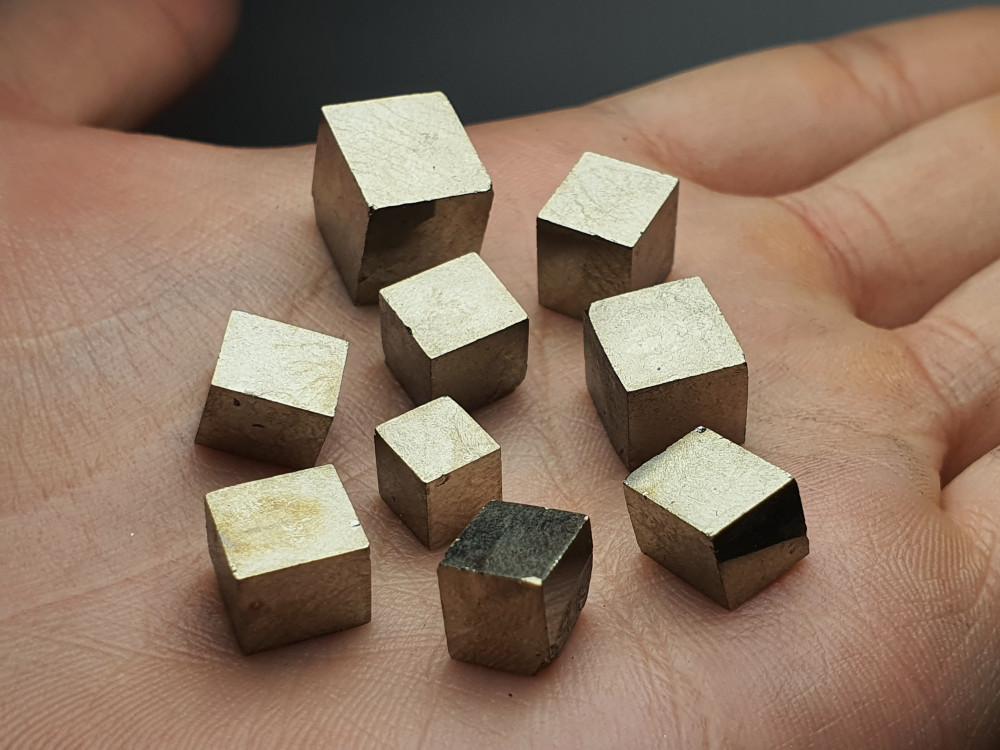 스페인 나바훈 황철석 결정 크리스탈 /  Navajun Pyrite 천연원석 광물표본 이색수집품