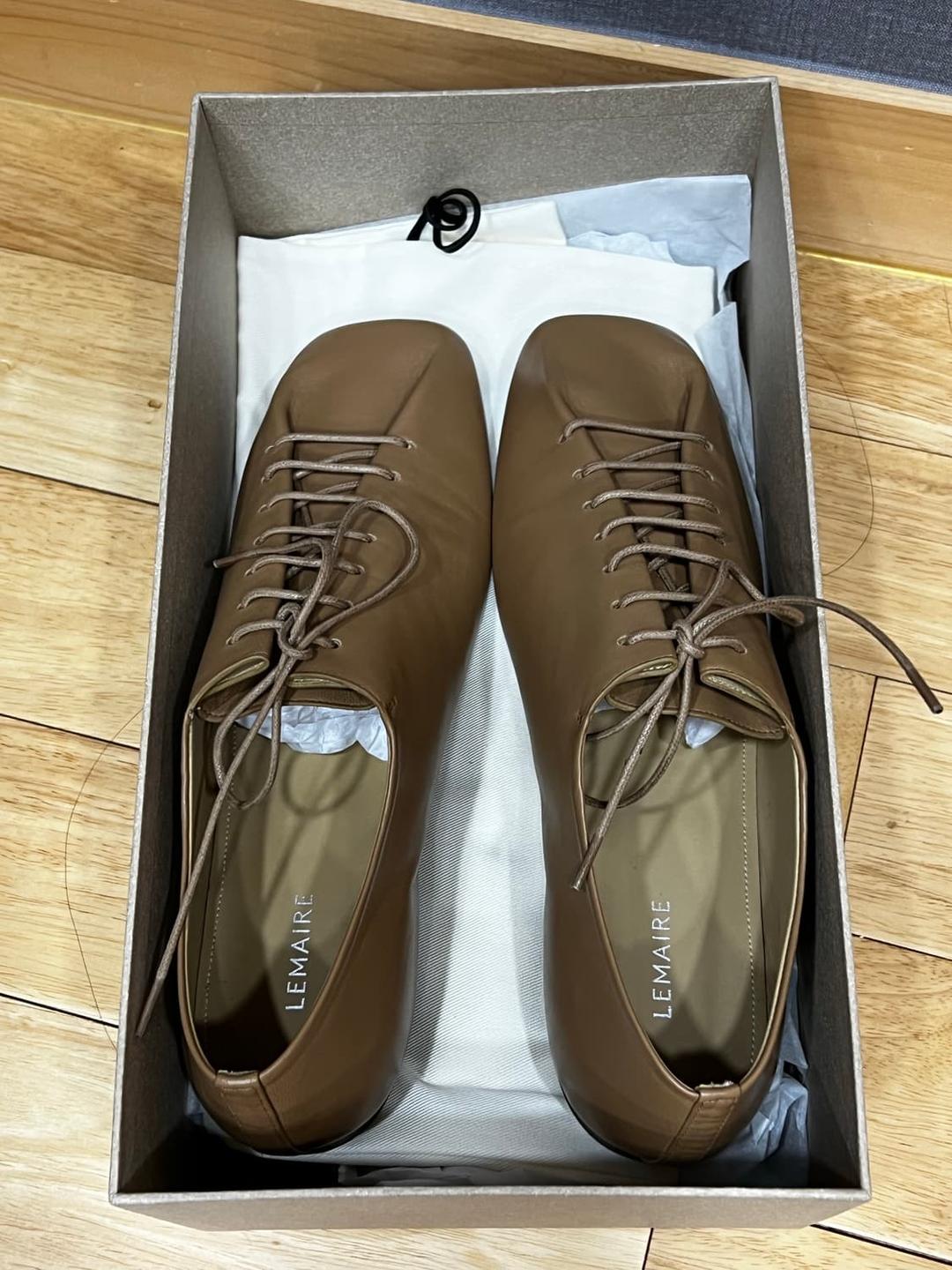 르메르 더비 플랫 tan 색상 | 후루츠패밀리