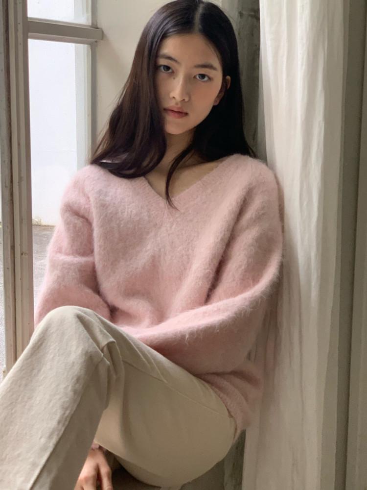[SALE-당일배송]진심 줄리아 스웨터(2color- 가을 윈터 FW 겨울 신상 여자 모던 기본 베이직 레이어드 데일리 고퀄리티 브이 스웨터 jinsim 브이넥 연말룩 도매택)