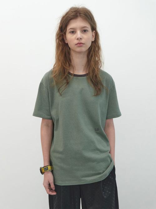 펜슬 스트라이프 박시 티셔츠 (Khaki)