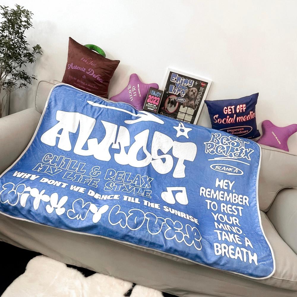 블루 타이포 극세사 담요 하이틴 무릎담요 학교 사무실