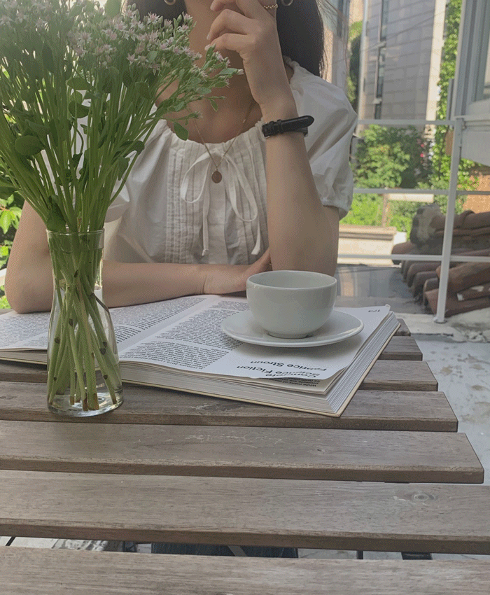 르세라핌 크롭 핀턱 주름 여름 소매 밴딩 스트랩 블라우스(3color)