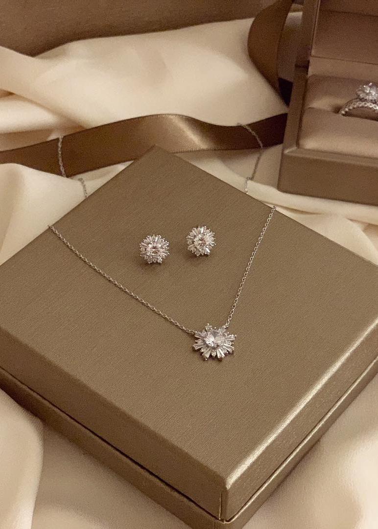 [highquality] 92.5 silver 럭셔리 눈꽃 다이아 큐빅 포이즌 귀걸이