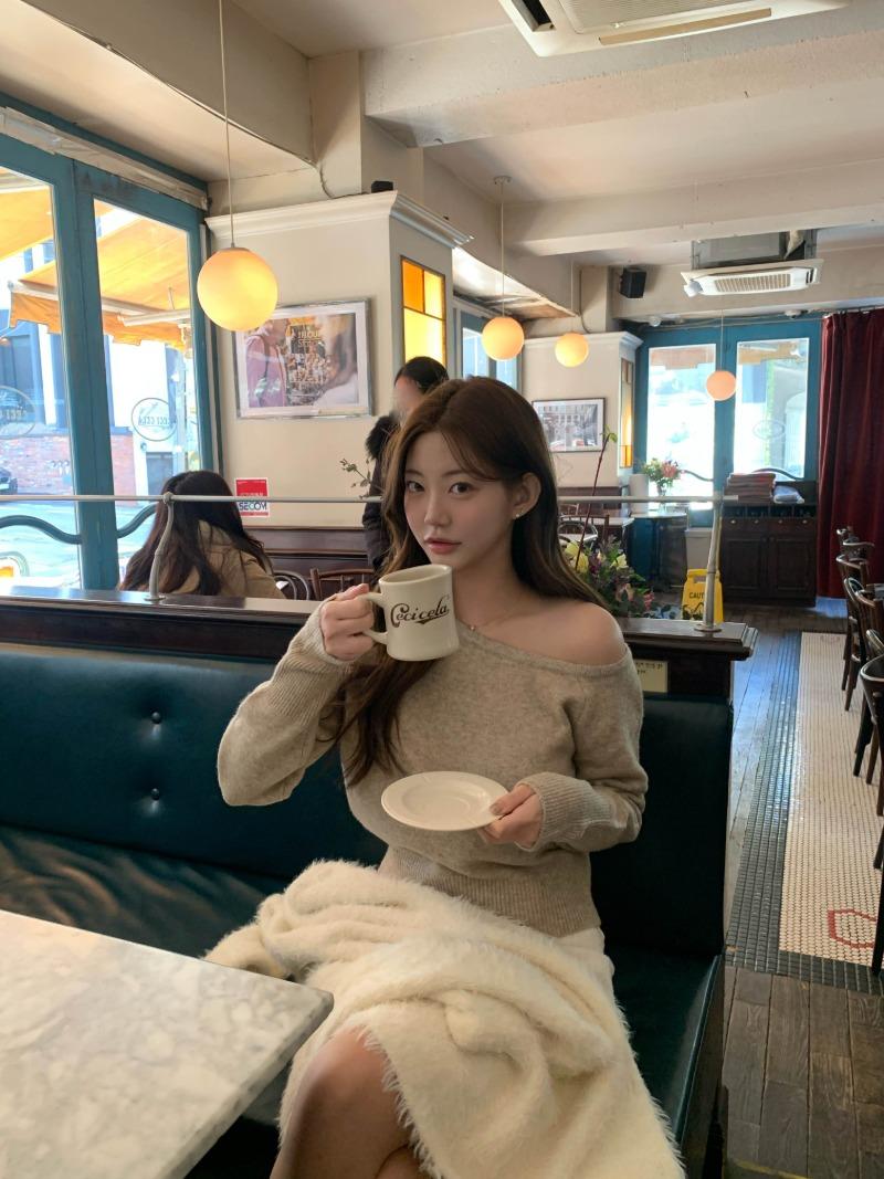 cashmere one-shoulder knit_beige