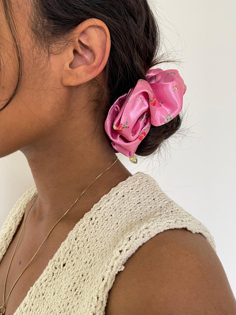 Charlotte scrunchie, GRANNY PINK