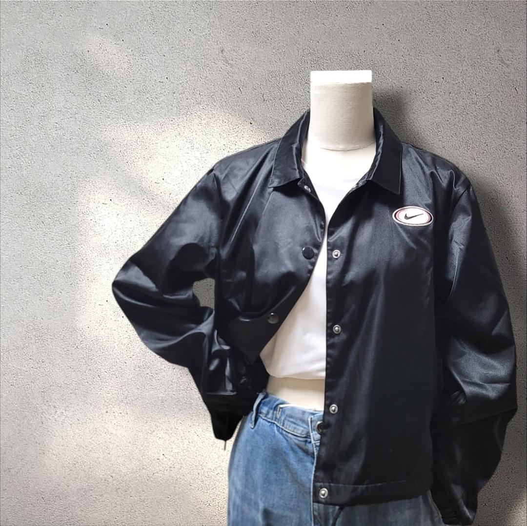 [M] 나이키 우먼스 새틴플로랄 블랙 숏 재킷 | 후루츠패밀리