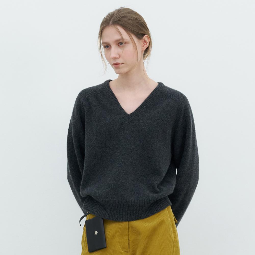 [16차 2/17부터 순차배송] Cashmere V-Neck Knit (Charcoal)