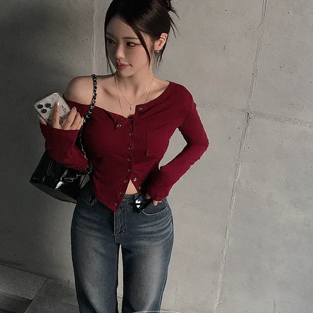 *당일출고* [컬러개존예🖤] 젤레나 포켓 한쪽 오프숄더 똑딱이 스냅버튼 티셔츠 스냅오프숄더티 포켓티 버건디 레드와인 가을티셔츠 가을옷 가을신상