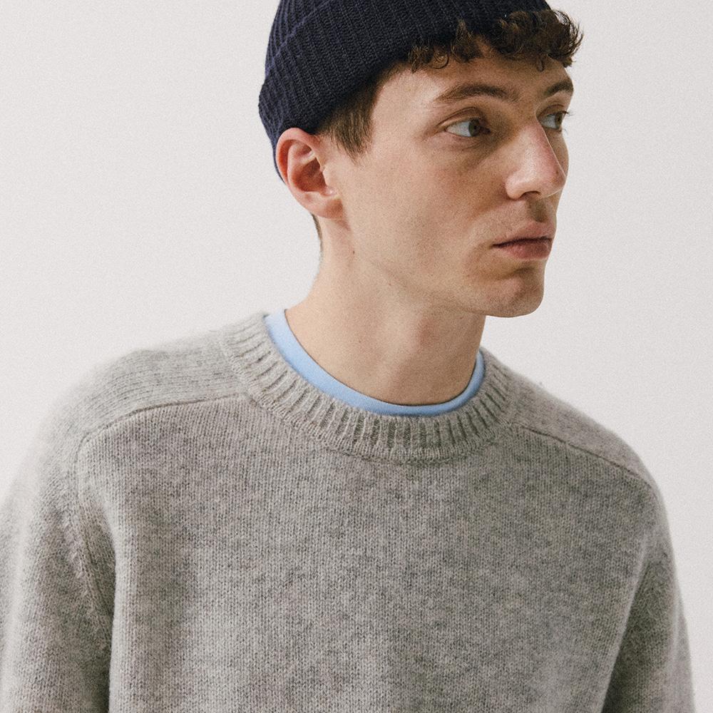 TF3-SW01 새들 라운드 니트-페일그레이