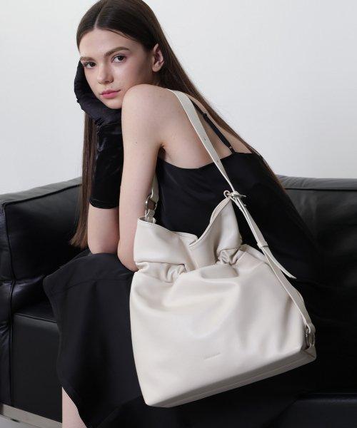 러브참(LOVECHARM)  [셰리 슬링백]Cheri Sling Bag - 사이즈 & 후기 | 무신사