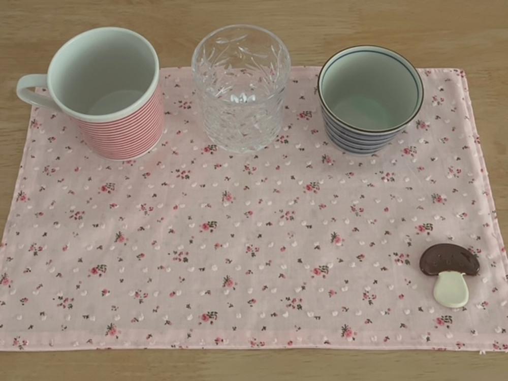 [bakha] strawberry milk table mat | 딸기 우유 테이블 매트