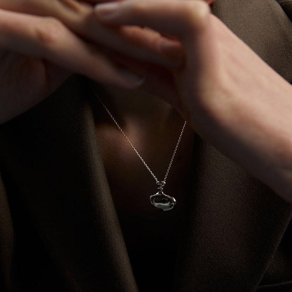 BOLD ROUND PERFUME NECKLACE_SILVER