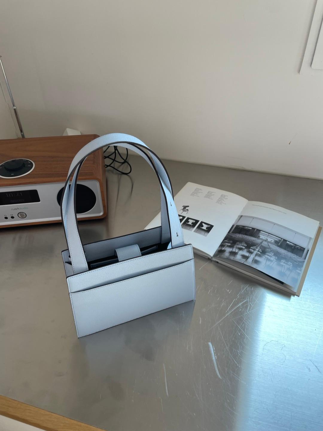 Manon bag_sky caviar