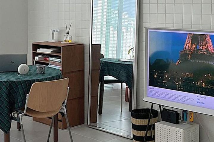 [5%쿠폰](빠른배송)(후기이벤트) 벌룬 포토존 실버스틸프레임 미드센추리모던 전신거울