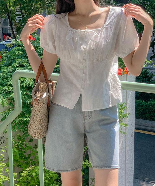 루엣 에피 시어서커 스퀘어넥 퍼프 리본 콩단추 반팔 블라우스(데이트룩)
