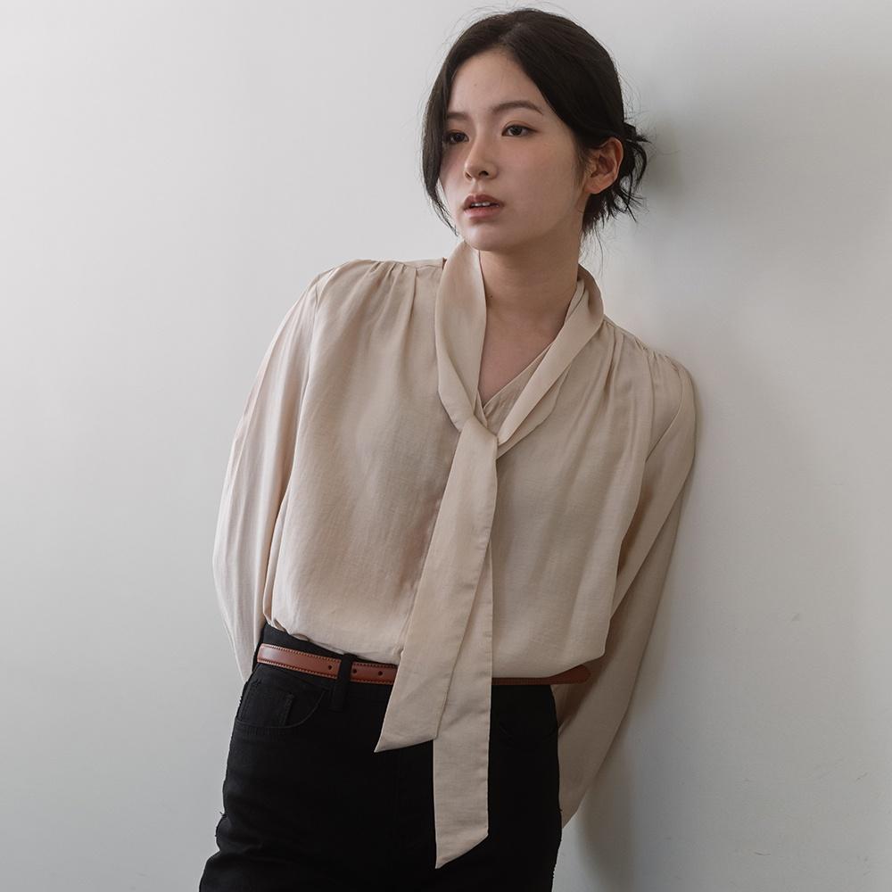[29CM 단독] Silky Strap Blouse - Beige