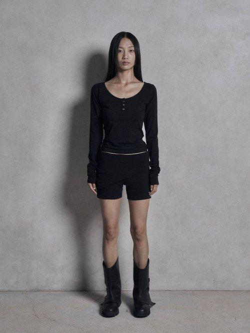 BASIC ROUND BUTTON LONG SLEEVE T, BLACK