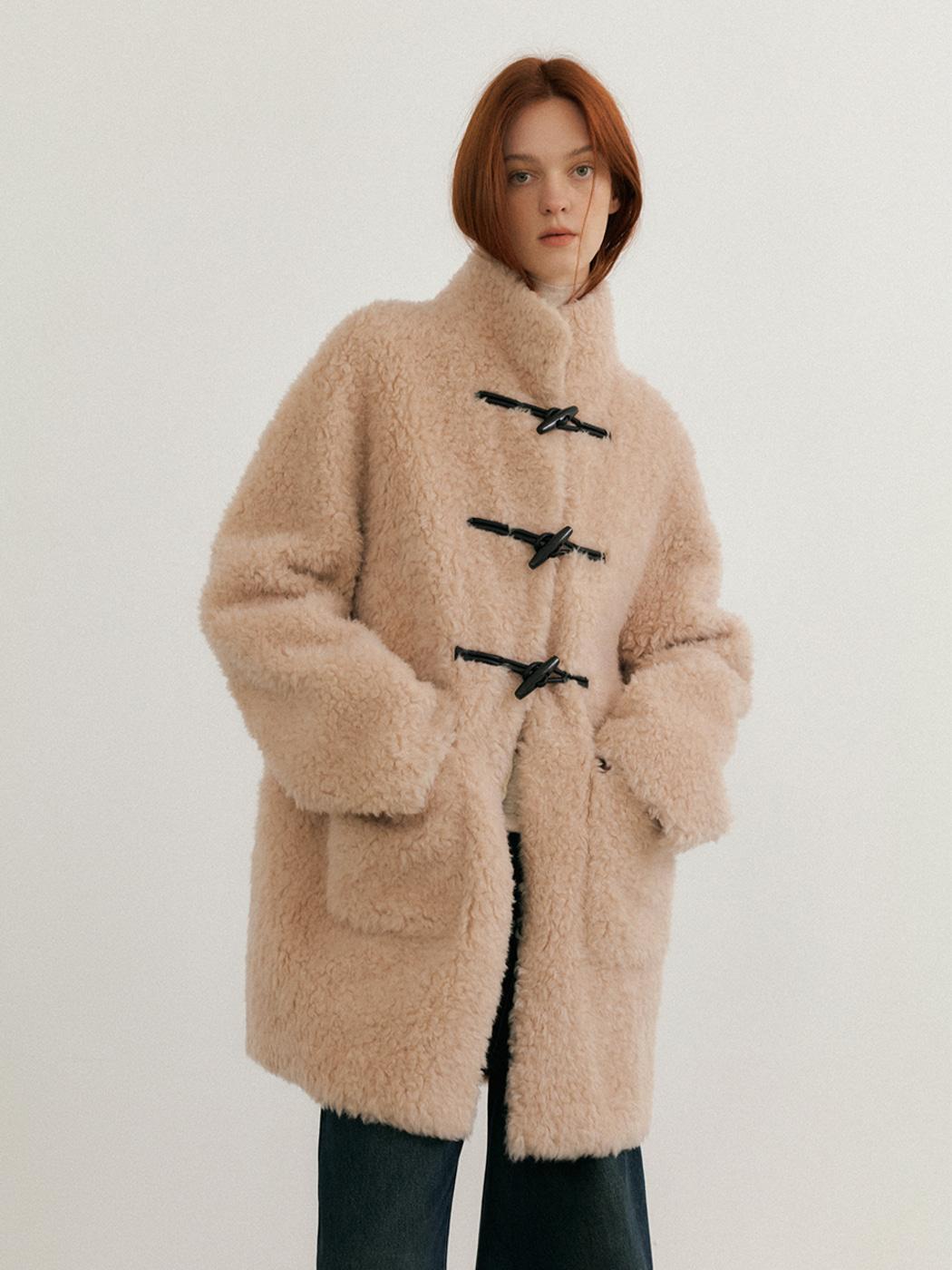 [3차:12/13 예약배송]High-neck duffle shearing bear mustang