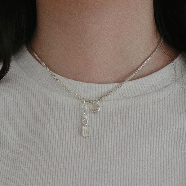 Shining moon choker