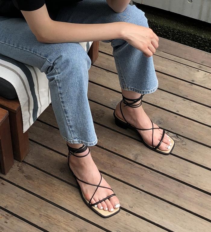 스퀘어라인 리얼쓰미굽 글래디 스트랩 샌들