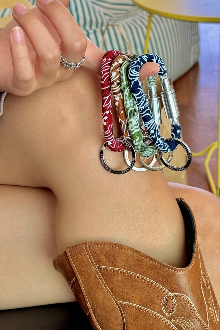 BANDANA CARABINER