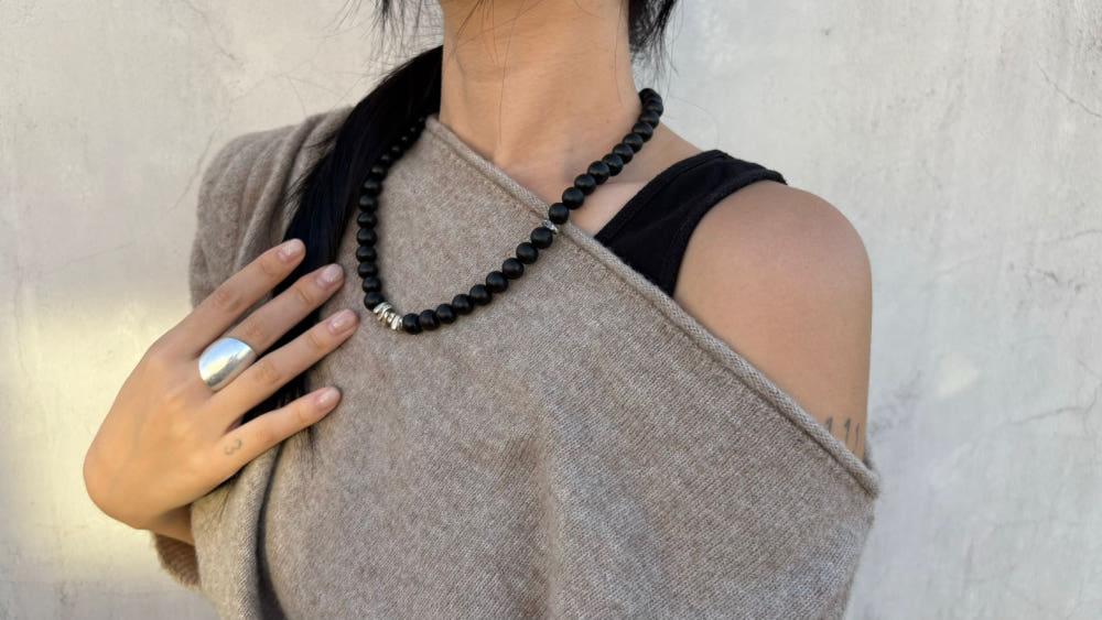 [POKKI] ebony charm necklace 에보니 흑단 목걸이