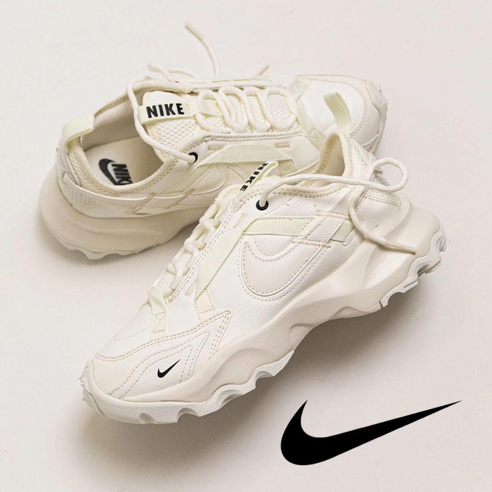 (국내매장판) 나이키 TC7900 써밋화이트 키높이 운동화 DD9682