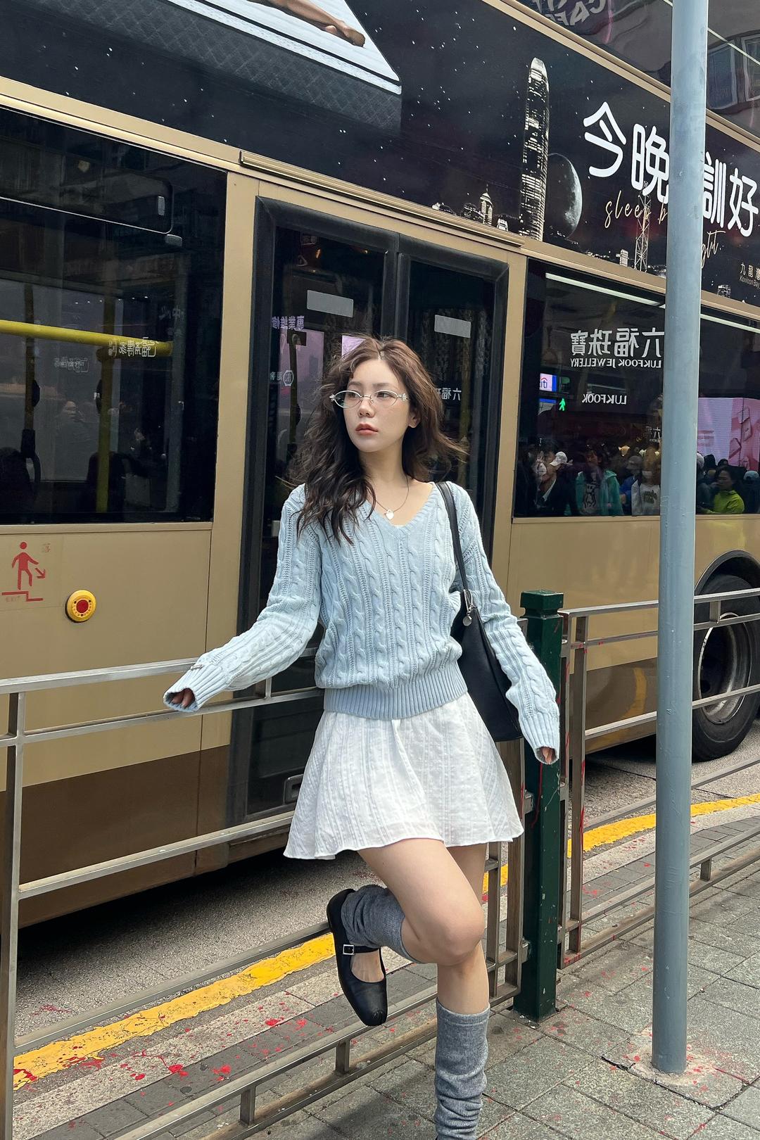 리브어리 - LINE CABLE SWEATER (COTTON BLUE)