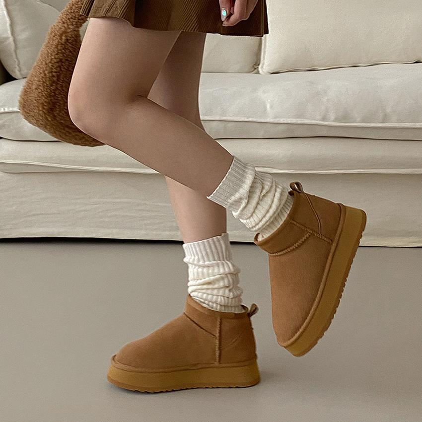 곰블리 [단독] [MADE/자체제작] 통굽 소가죽 숏 플랫폼 양 털 퍼안감 어그 부츠 4.5cm (홀리데이/앵클/겨울/털신/노르딕/하객룩/졸업식/연말룩/방한화/한파/데일리)