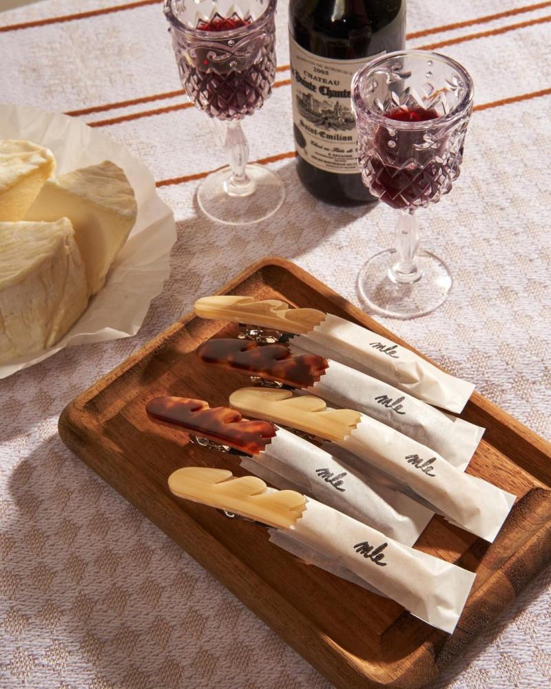 mle 엠엘이 빵모양 헤어핀 바게트자동핀 (크림 토스트)