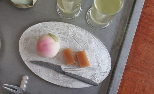 경시현 작가 은칠 질감 타원 플레이트