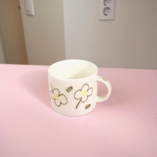 green flower mug