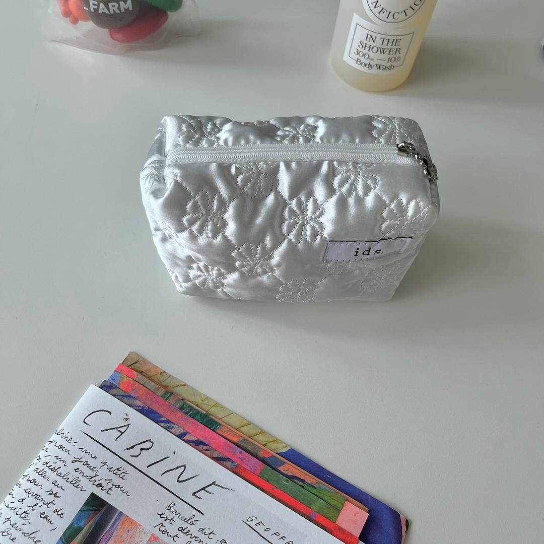 샤틴 네모 파우치(Satin oblong pouch)