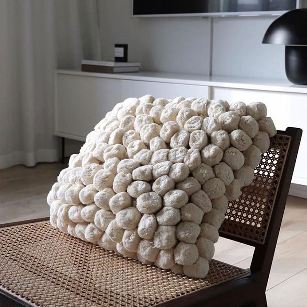 [해외] 바이온 폼폼 쿠션 겨울 소파쿠션 byon Pom Pom Cushion 45x45 cm 북유럽 인테리어소품
