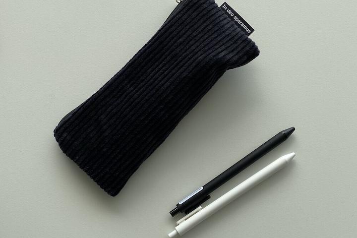 검정 골덴 필통(Black corduroy pencil case)