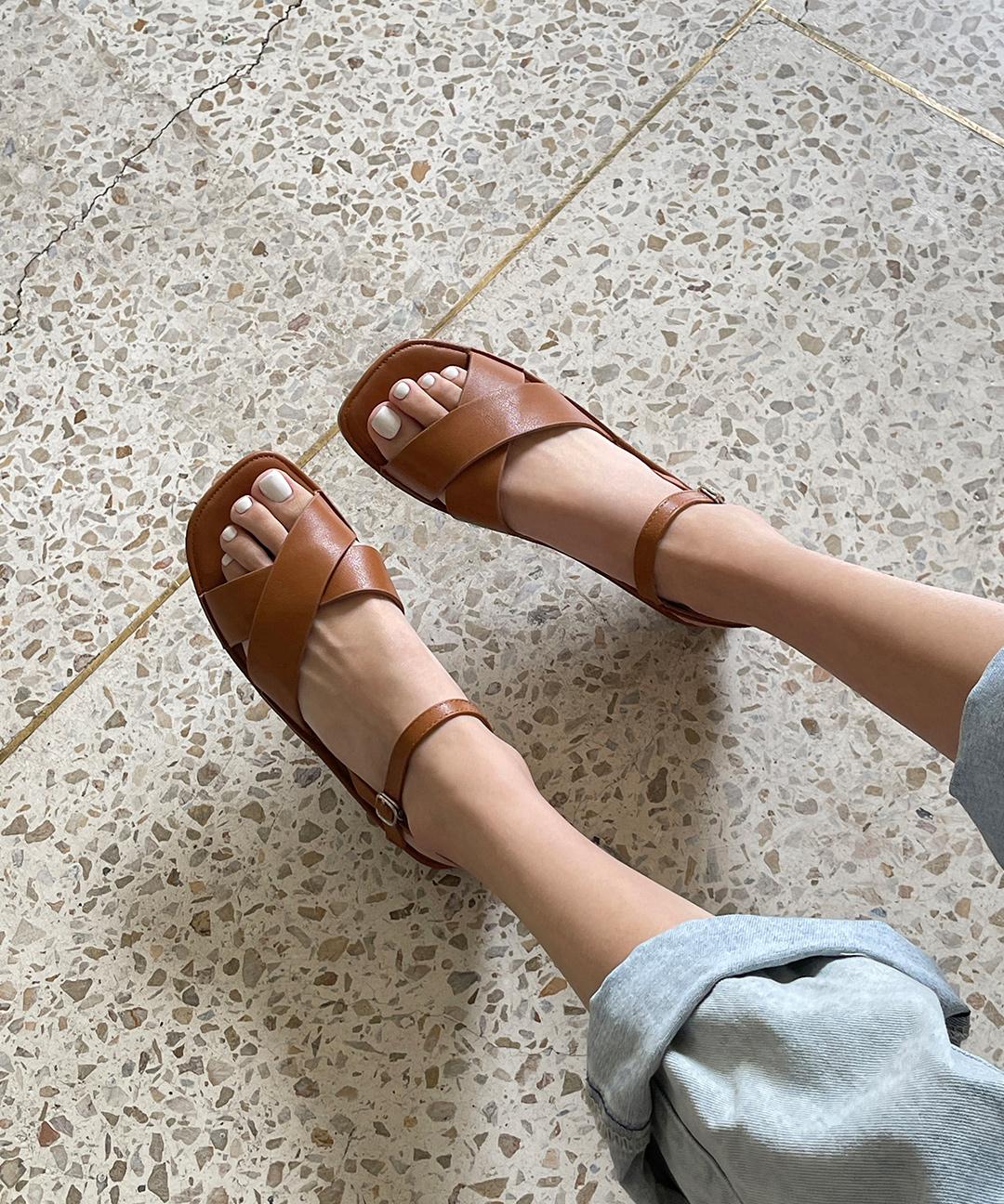 꼼꼼구두 프레즐  크로스 스트랩 샌들(1.5cm) CM802