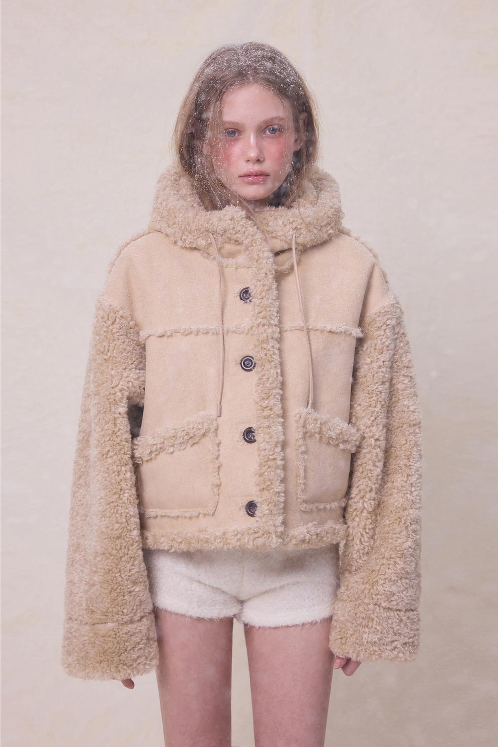 [3rd Order / 1월 2일 이후 순차 예약 발송] VINTAGE FUR HOODIE MUSTANG (BEIGE)