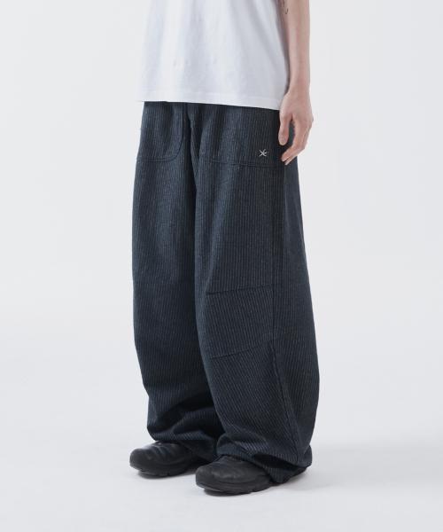 TCM starfish pin stirpe pants (black)